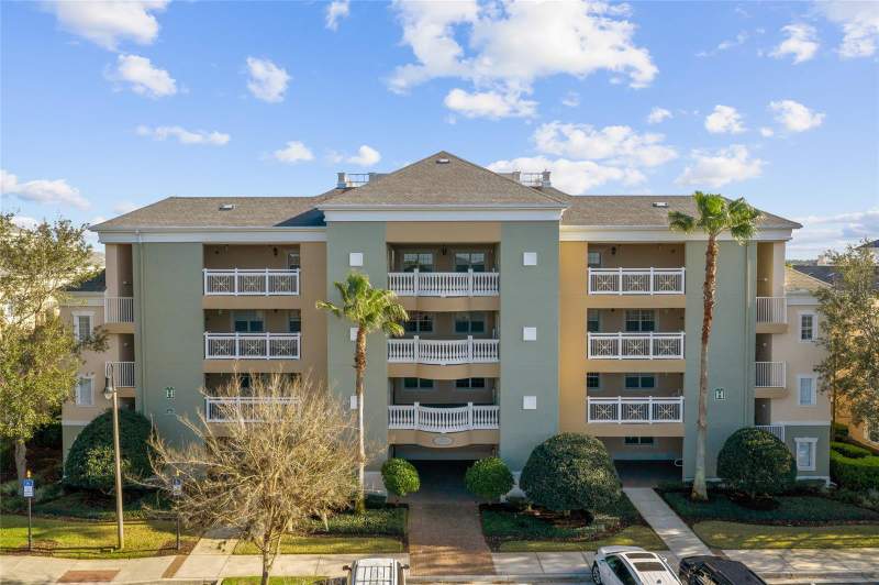 Centre Court Ridge CondoCondos for Sale in Reunion, FL
