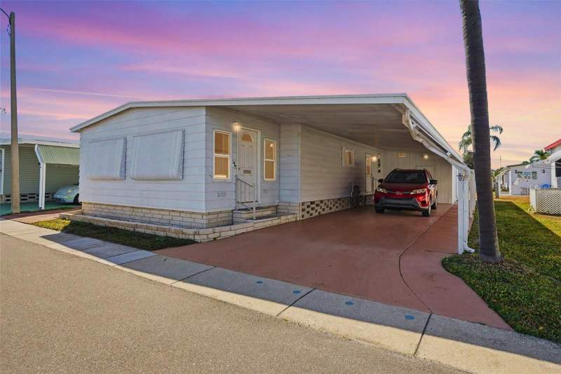 2 bedroom Mobile Home at 82209 F Street #209, Golden Gate Mobile Home Park Unrec, Pinellas Park — photo 1