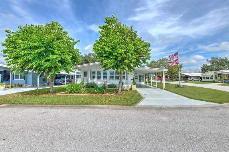 2 bedroom Manufactured Home at 35207 Makenzie Street, Colony Hills Community, Zephyrhills — photo 2