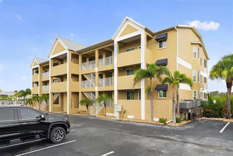 2 bedroom Condominium at 1960 Oregon Trail #2B, Village At Oyster Creek Ph, Englewood — photo 1