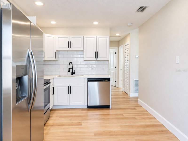 7 bedroom Half Duplex at 5020 10th Avenue, Casa Mia, St Petersburg — photo 2