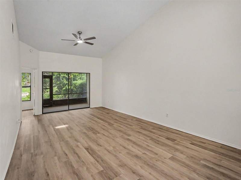 2 bedroom Townhouse at 84 Lakepointe Circle, Bvl Lakepointe Twnhms, Kissimmee — photo 4