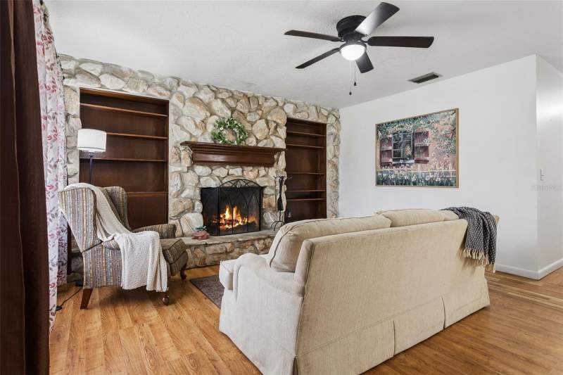 3 bedroom Single Family Residence at 8303 Temple Park Drive, Temple Park Unit 9, Tampa — photo 2