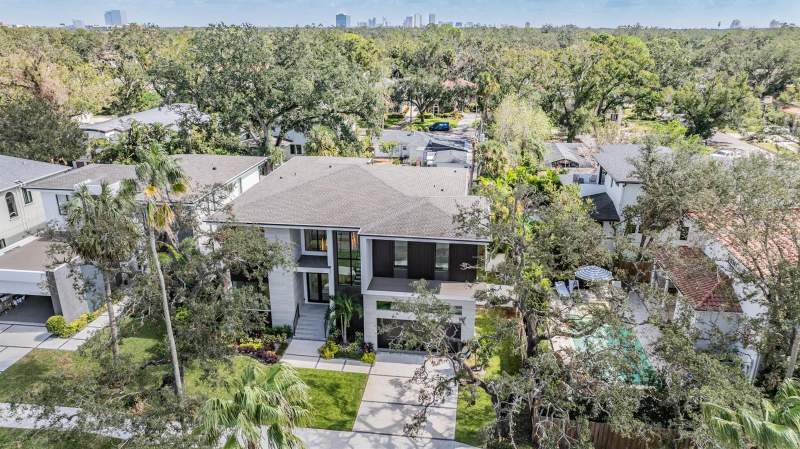 5 bedroom Single Family Residence at 214 S Renellie Drive, Beach Park Annex, Tampa — photo 2