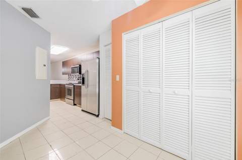 14643 Par Club Circle #14643, Tampa FL - photo 11 of 63