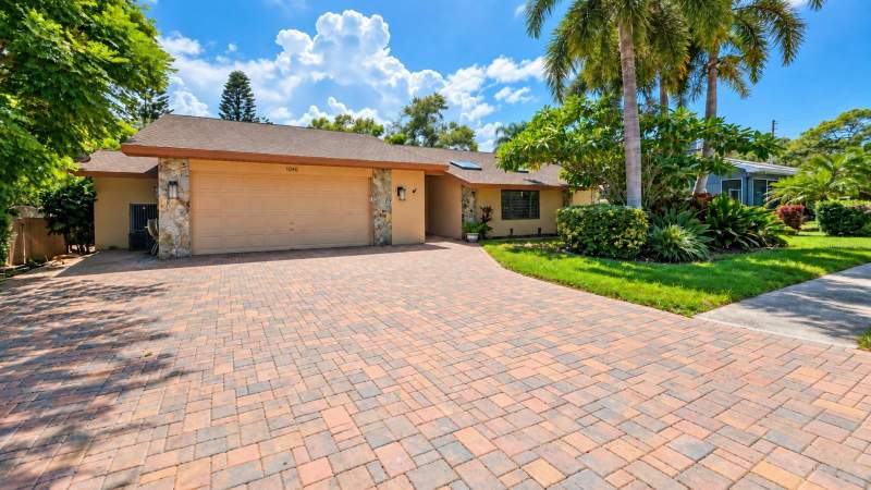 4 bedroom Single Family Residence at 1040 Rosetree Ln, Florida Oaks Second Add, Tarpon Springs — photo 2
