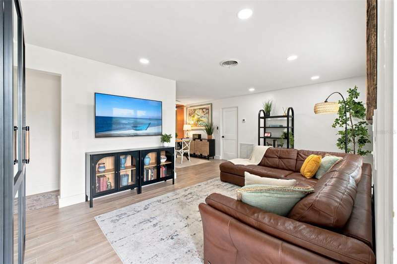 2 bedroom Single Family Residence at 2048 Jefferson Avenue, Dunedin Isles Country Club Sec A, Dunedin — photo 3