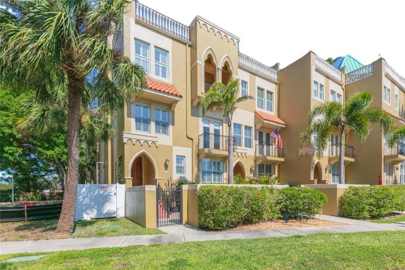 3 bedroom Townhouse at 114 E Davis Boulevard #13, 73K | Villa Del Mare Townhomes, Tampa — photo 1