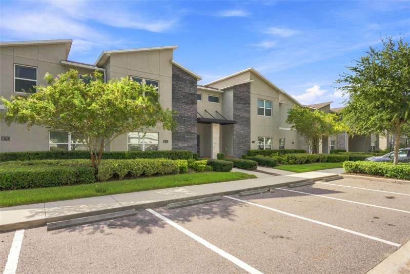 4 bedroom Townhouse at 880 Pebble Beach Drive, Stoneybrook South North Prcl Ph 1, Davenport — photo 2