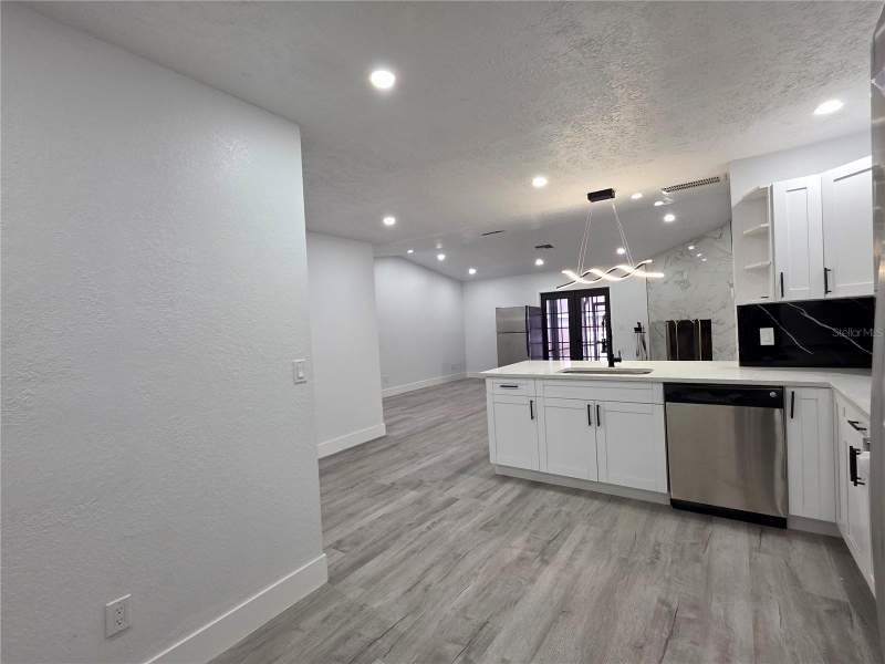 5 bedroom Single Family Residence at 5044 Roanoke Drive, Colonial Oaks, Holiday — photo 5