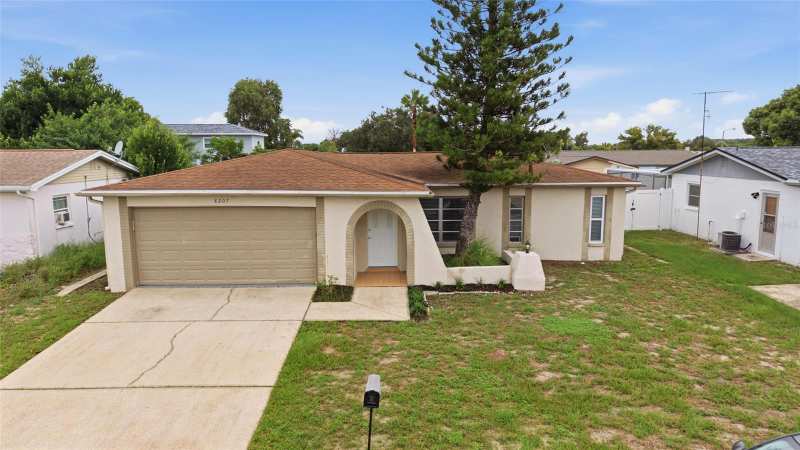 2 bedroom Single Family Residence at 8207 Dedham Drive, The Lakes, Port Richey — photo 1