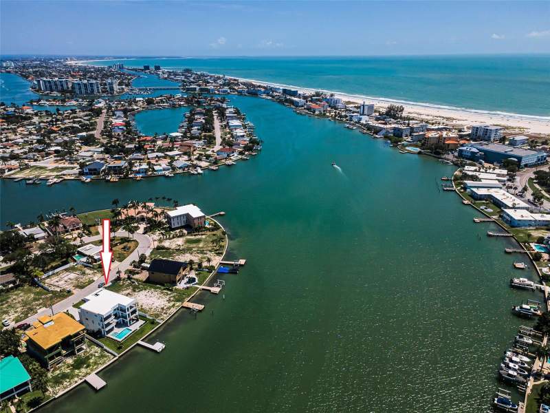 5 bedroom Single Family Residence at 43 Dolphin Drive, Paradise Island 1st Add, Treasure Island — photo 4