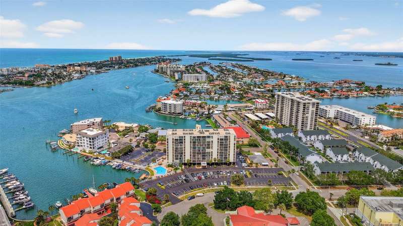 1 bedroom Condominium at 255 Dolphin Point #211, Dolphin Cove Clearwater, Clearwater — photo 1