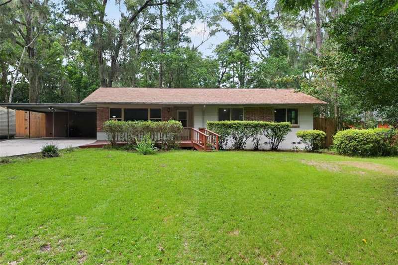 3 bedroom Single Family Residence at 810 NW 19th Terrace, Finley Heights, Gainesville — photo 1