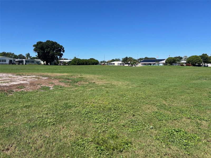 2 bedroom Mobile Home at 15 Thatch Palm Street, Largo, Largo — photo 4