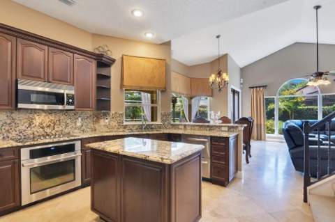 7718 Debeaubien Drive, Orlando FL - photo 19 of 98
