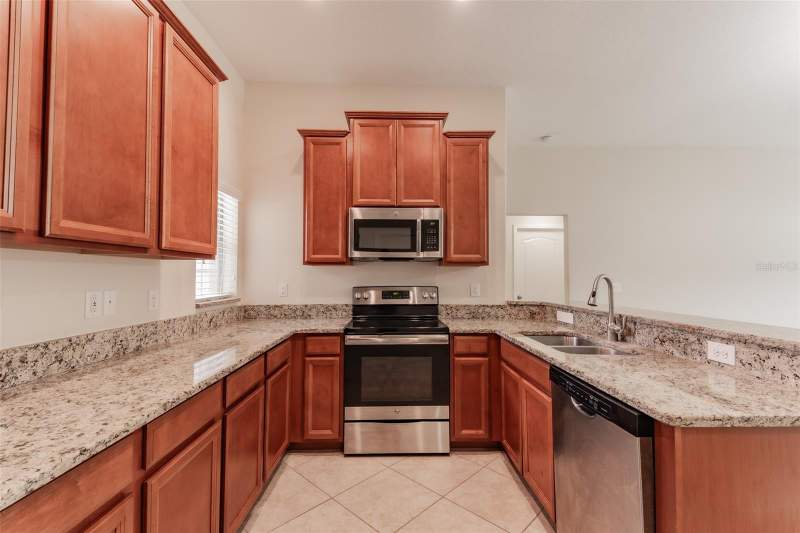 3 bedroom Single Family Residence at 18591 Briar Oaks Drive, Briar Oaks Village 2, Hudson — photo 4