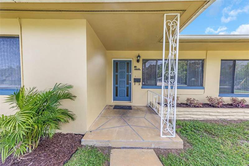 3 bedroom Single Family Residence at 210 S Saturn Avenue, Sky Crest Unit 2, Clearwater — photo 2