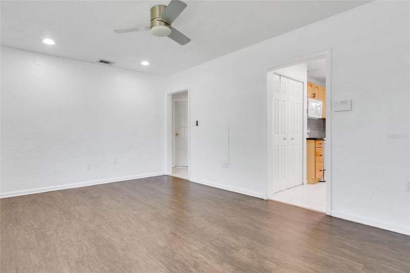 2 bedroom Single Family Residence at 2482 Roxbury Road, Glencoe, Winter Park — photo 4