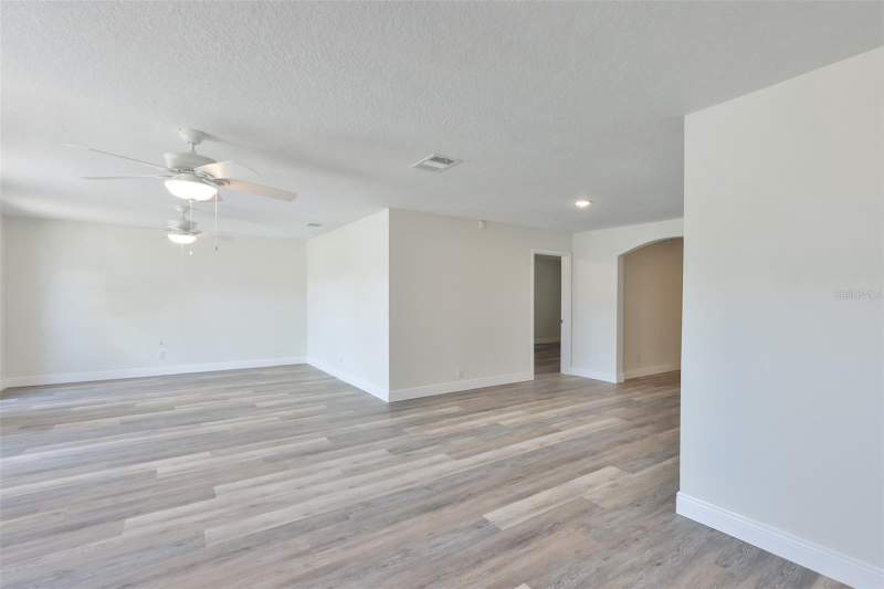 4 bedroom Single Family Residence at 8410 Lava Place, Bay Crest Park Unit 16, Tampa — photo 5