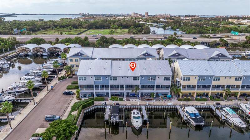 4 bedroom Townhouse at 6064 Moorings Drive, Cove At Loggerhead Marina, St Petersburg — photo 2