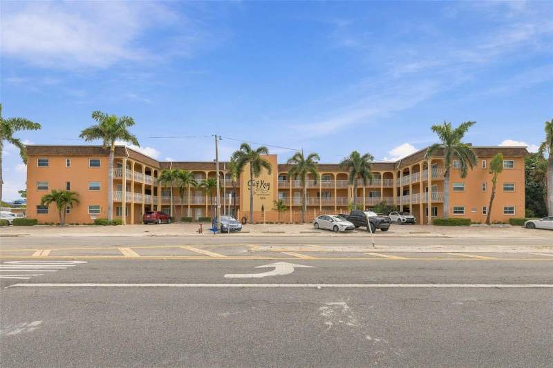 1 bedroom Condominium at 3575 Gulf Boulevard #105, Chateau Pelham Apts Condo, St Pete Beach — photo 2