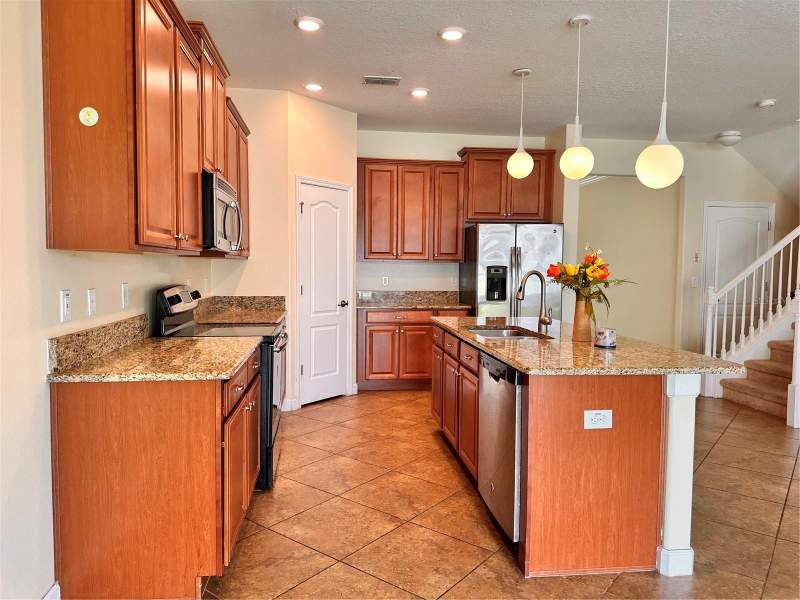 5 bedroom Single Family Residence at 7409 Fairgrove Avenue, Windermere Sound, Windermere — photo 3