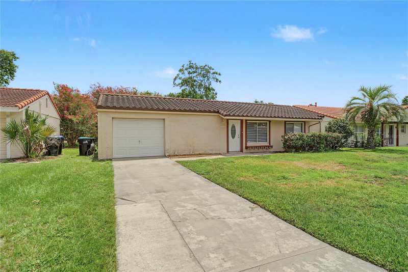 3 bedroom Single Family Residence at 10145 Bluff Court, Lime Tree Vlg, Orlando — photo 1