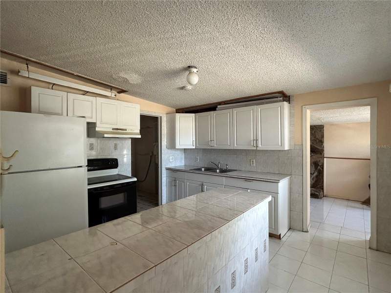 4 bedroom Single Family Residence at 6328 30TH WAY, WASHINGTON TERRACE, ST PETERSBURG — photo 4