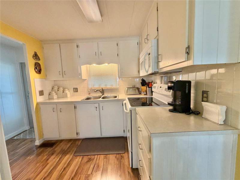 1 bedroom Mobile Home at 126 Chestnut Street, Hawthorne At Leesburg A Coop, Leesburg — photo 5