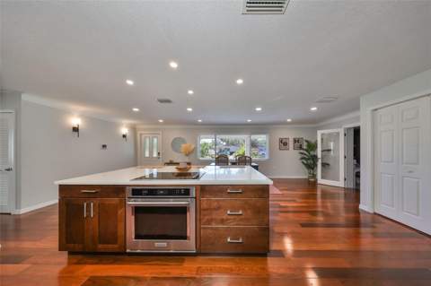 6101 37th Avenue, St Petersburg FL - photo 11 of 49