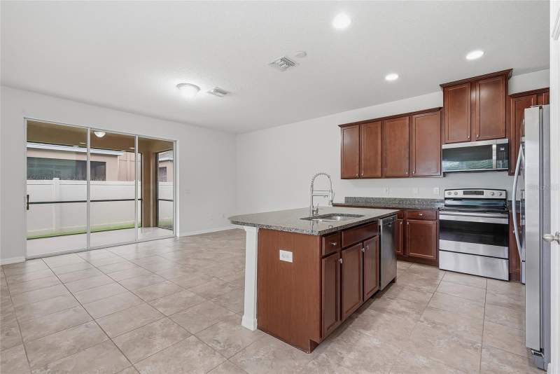 3 bedroom Townhouse at 4097 70TH TERRACE, VILLAGE AT PARK PLACE, PINELLAS PARK — photo 3