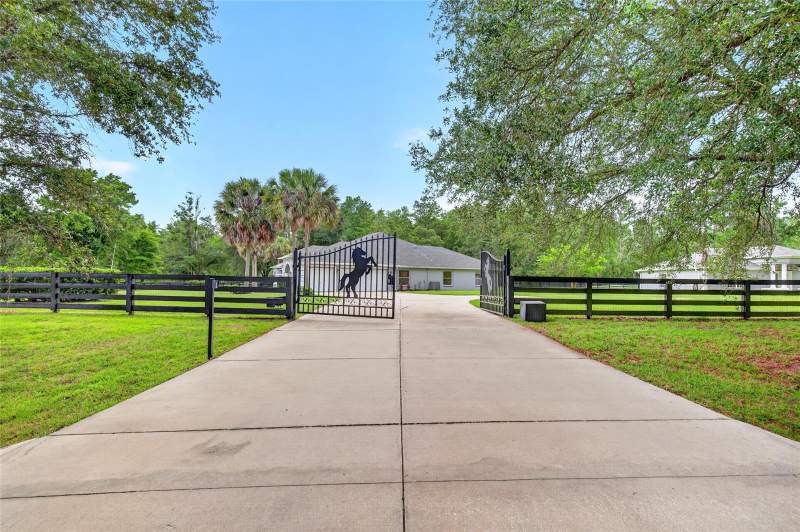 6 bedroom Single Family Residence at 14144 NW 141st Avenue, Village/Hidden Lakes, Williston — photo 4