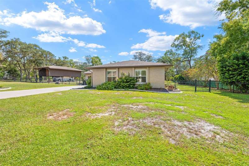 3 bedroom Single Family Residence at 11238 Kodiak Wren Road, Royal Highlands, Weeki Wachee — photo 2