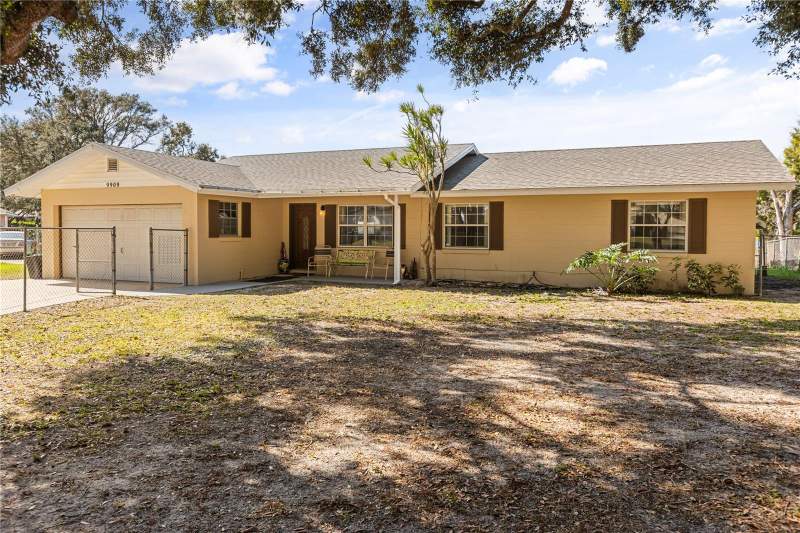 4 bedroom Single Family Residence at 9909 Jacaranda Avenue, Patio Point, Clermont — photo 2