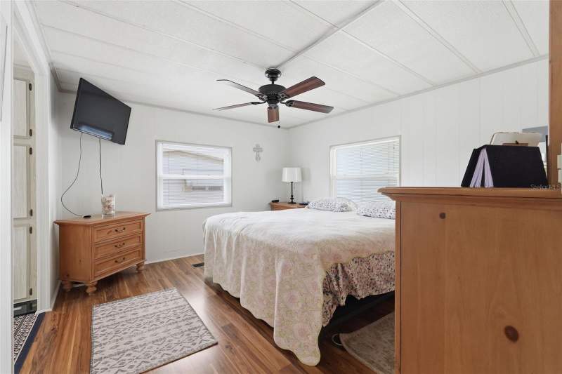 2 bedroom Manufactured Home at 2049 Manoa Drive, Lake Conley Mhp, Holiday — photo 2