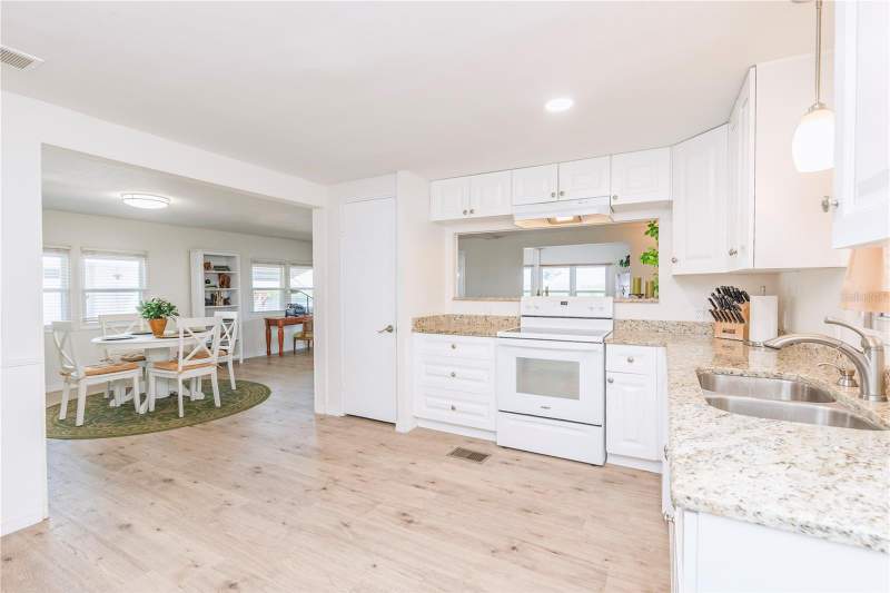 2 bedroom Mobile Home at 4851 W Gandy Boulevard #23C, Regency Cove A Cooperative, Tampa — photo 5