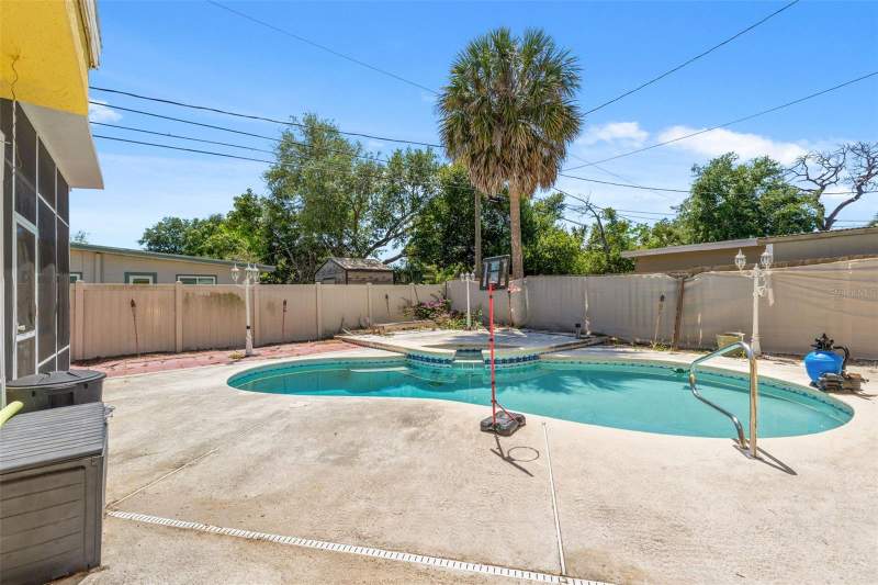 3 bedroom Single Family Residence at 7300 11th Avenue, Jungle Country Club 2nd Add, St Petersburg — photo 2
