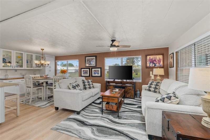 2 bedroom Mobile Home at 288 Salem Avenue #3, Lake Tarpon Mobile Home Village, Palm Harbor — photo 5