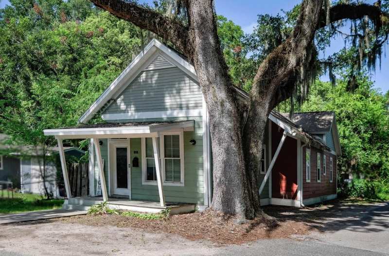 3 bedroom Single Family Residence at 727 NW 4th Avenue, Browns Add -J M Fennell, Gainesville — photo 1