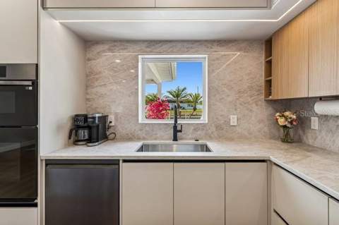 8722 Hickorywood Lane, Tampa FL - photo 8 of 35