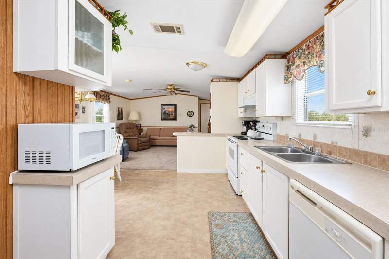 2 bedroom Manufactured Home at 7337 Hedwig Court, Village Hol Lake 01, Port Charlotte — photo 5