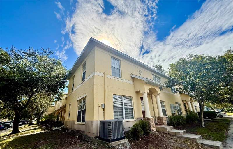 3 bedroom Townhouse at 12910 Jessup Watch Place, Summerfield Village 1 Tr 2, Riverview — photo 2