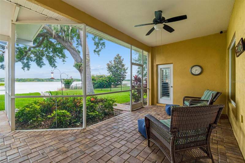 3 bedroom Single Family Residence at 10035 Remington Drive, Lake St Charles Unit 5, Riverview — photo 4