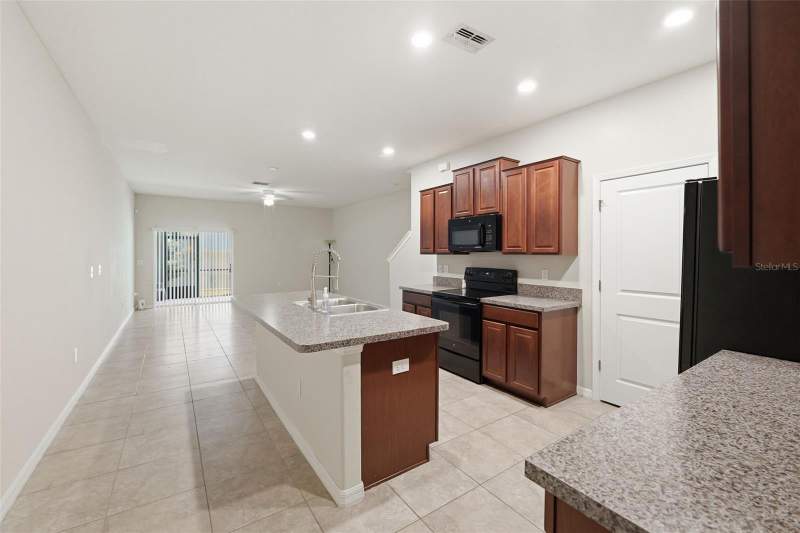 3 bedroom Townhouse at 10407 Lake Montauk Drive, Riverview Lakes, Riverview — photo 2