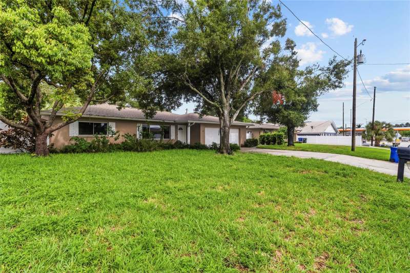 5 bedroom Single Family Residence at 55 Velma Drive, Velma Manor, Largo — photo 2