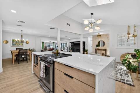 8450 Flagstone Drive, Tampa FL - photo 7 of 47