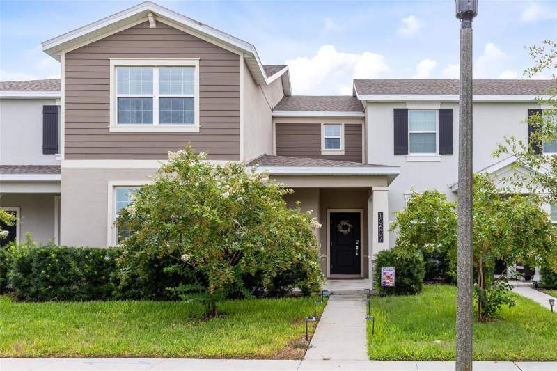 4 bedroom Townhouse at 10607 WORDS DRIVE, STOREY GROVE PH 4, WINTER GARDEN — photo 2