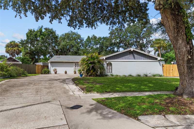 4 bedroom Single Family Residence at 7002 Applewood Court, Townn Country Park Unit 33, Tampa — photo 1
