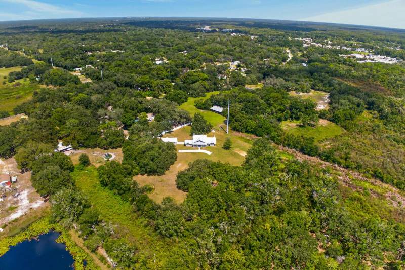 3 bedroom Single Family Residence at 10704 Tami Trail, Lakewood Acres, Hudson — photo 4